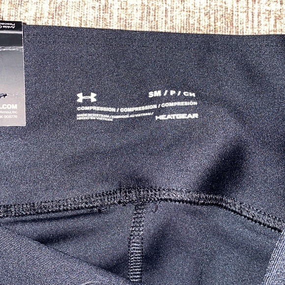 Women’s Black Under Armour Compression high rise ankle crop leggings NWTS - Picture 4 of 7
